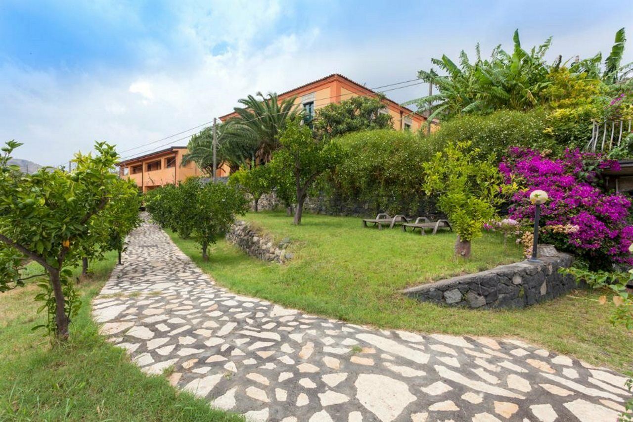 Casale Romano Resort E Relais Motta Camastra Exterior foto